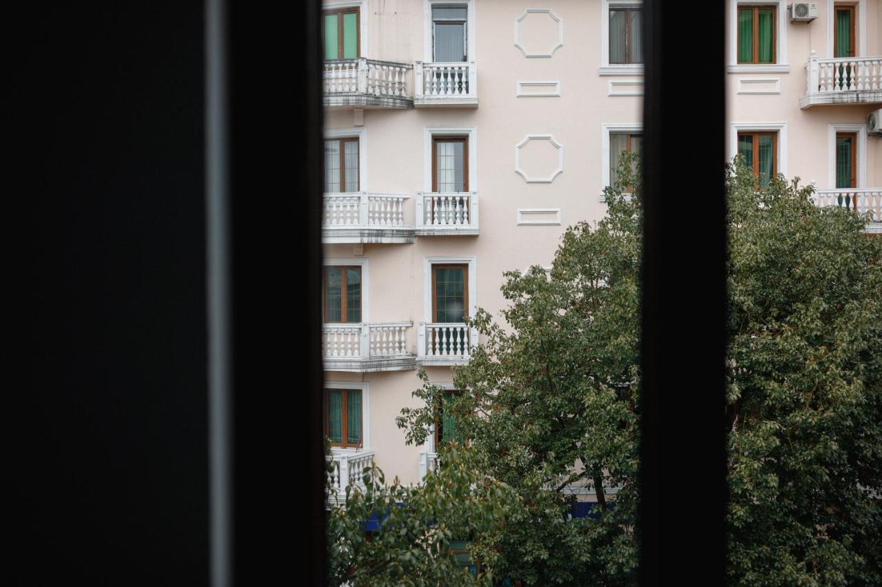 Mariinsky Boutique Hotel Batumi Bagian luar foto